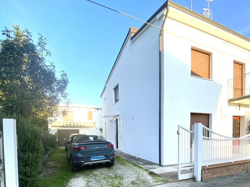 fotografie - Villa bifamiliare Faenza (RA) Periferia Monte 